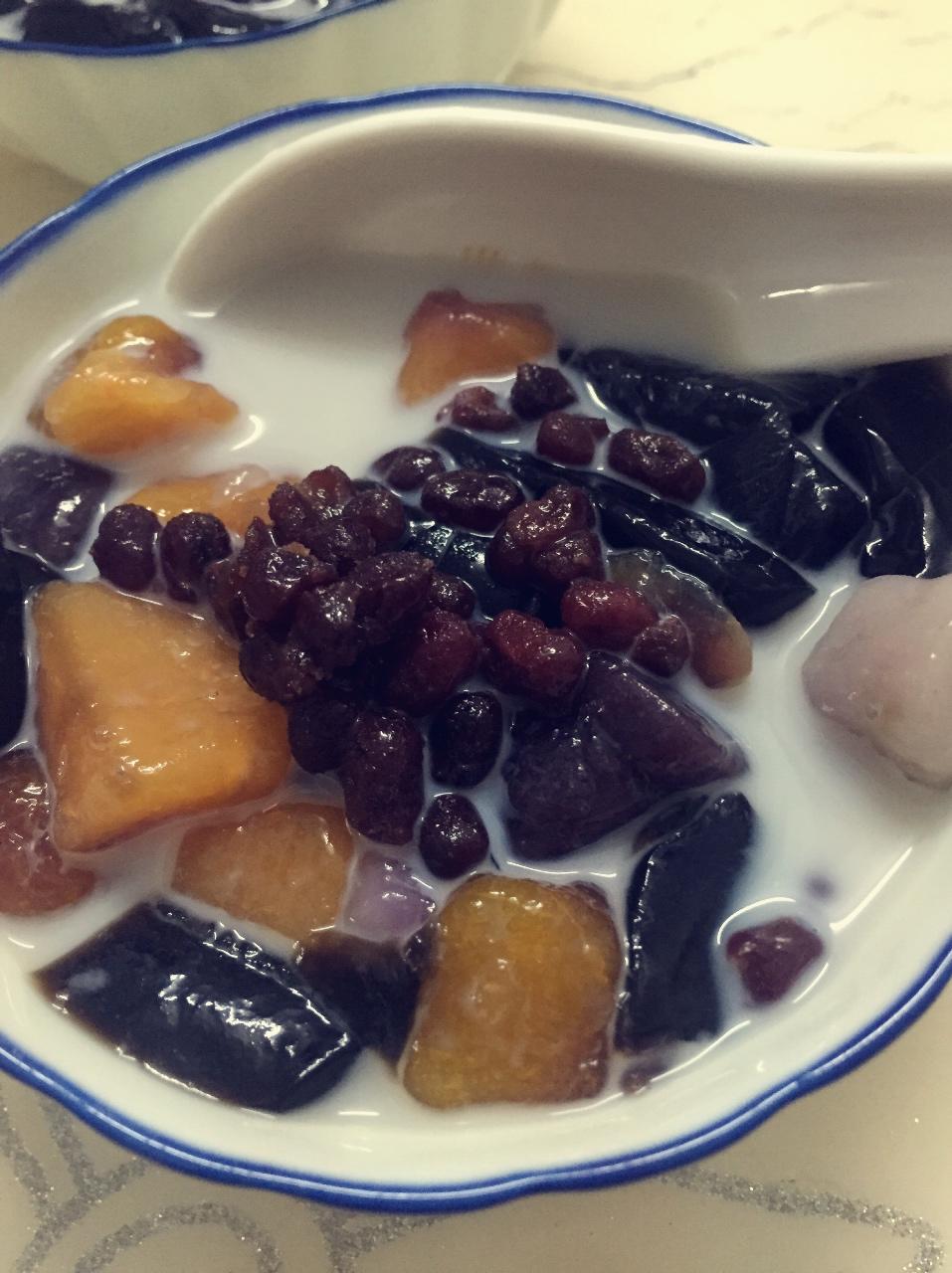 自制鲜芋仙芋圆（另附: 蜜红豆和仙草冻的做法）