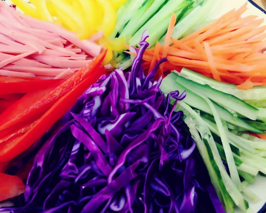 色彩斑斓的蔬菜宝