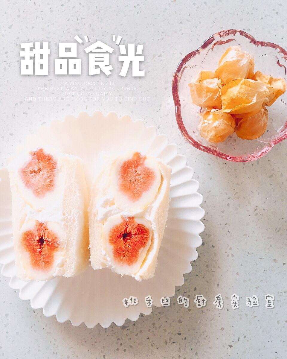 奶油水果三明治