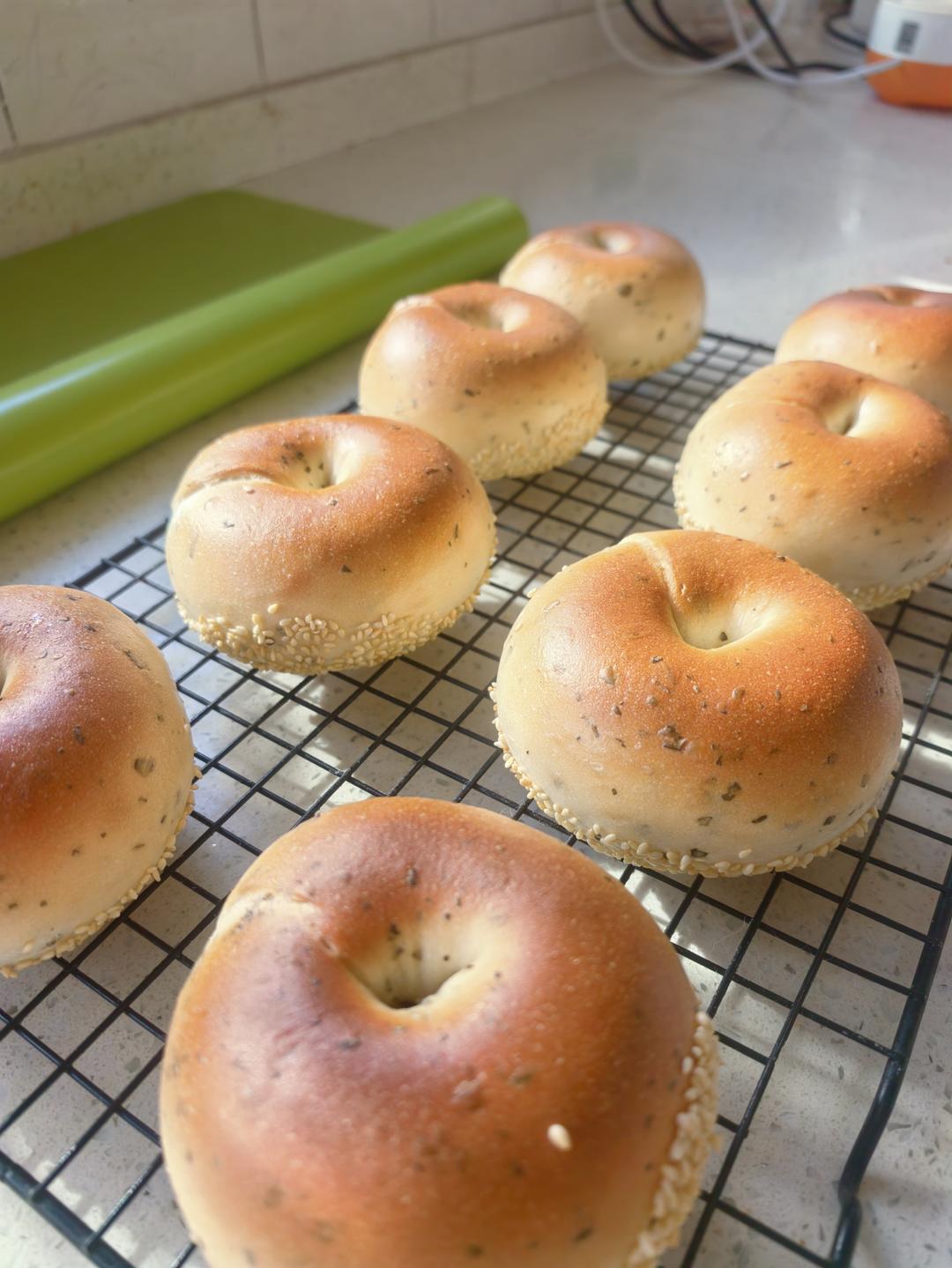 脆底芝麻！奶盐花椒叶贝果！