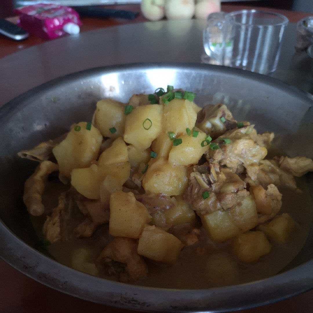 咖喱鸡肉土豆（黄油版浓香咖喱，家人和朋友赞不绝口）