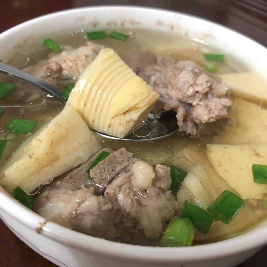 叶浅予做的竹笋排骨汤