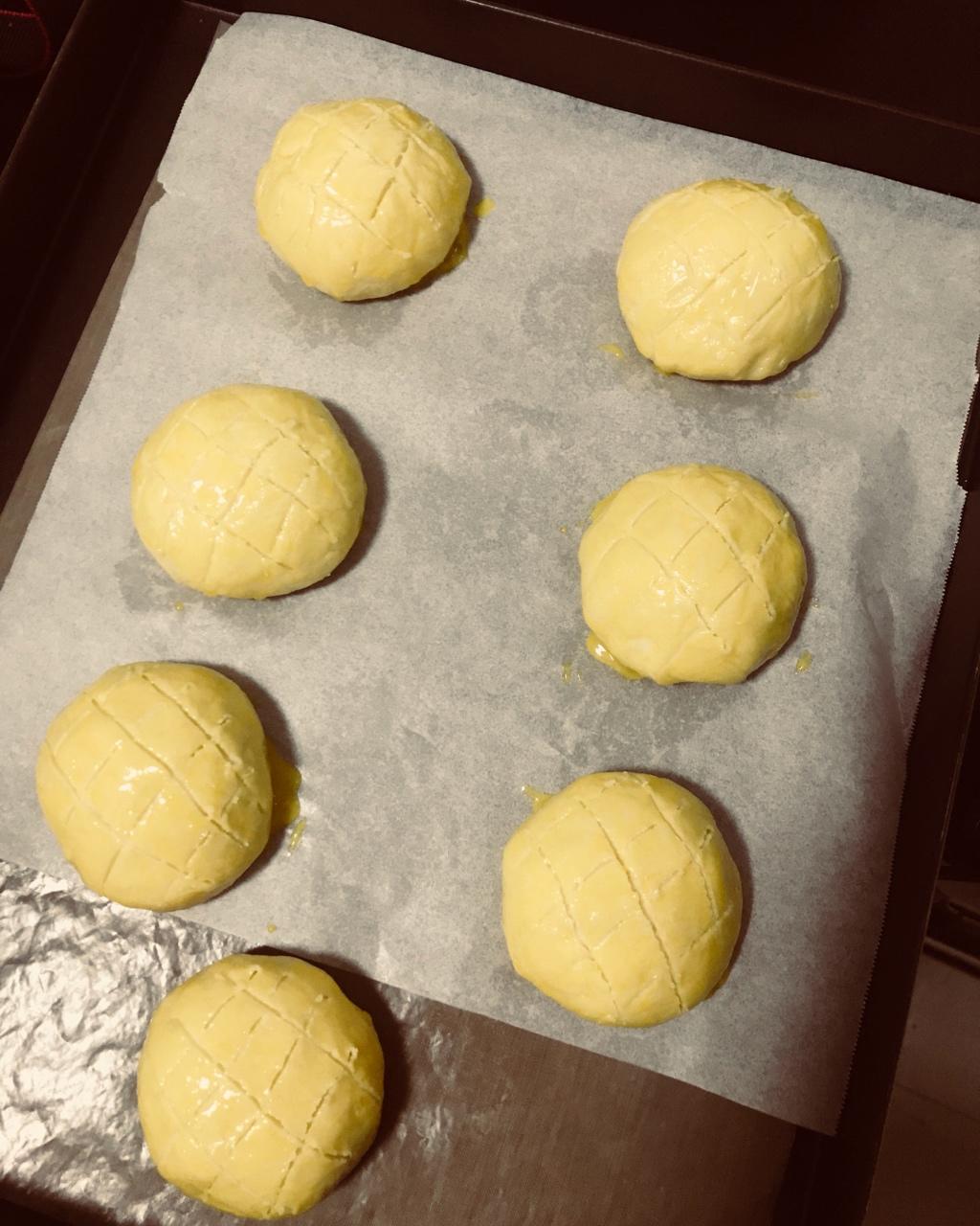 好吃到炸裂的港式菠萝包（附带制作酥皮的小视频）