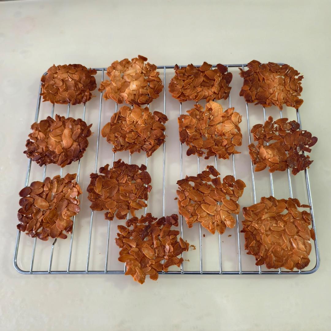 杏仁瓦片：薄脆香酥小零食。