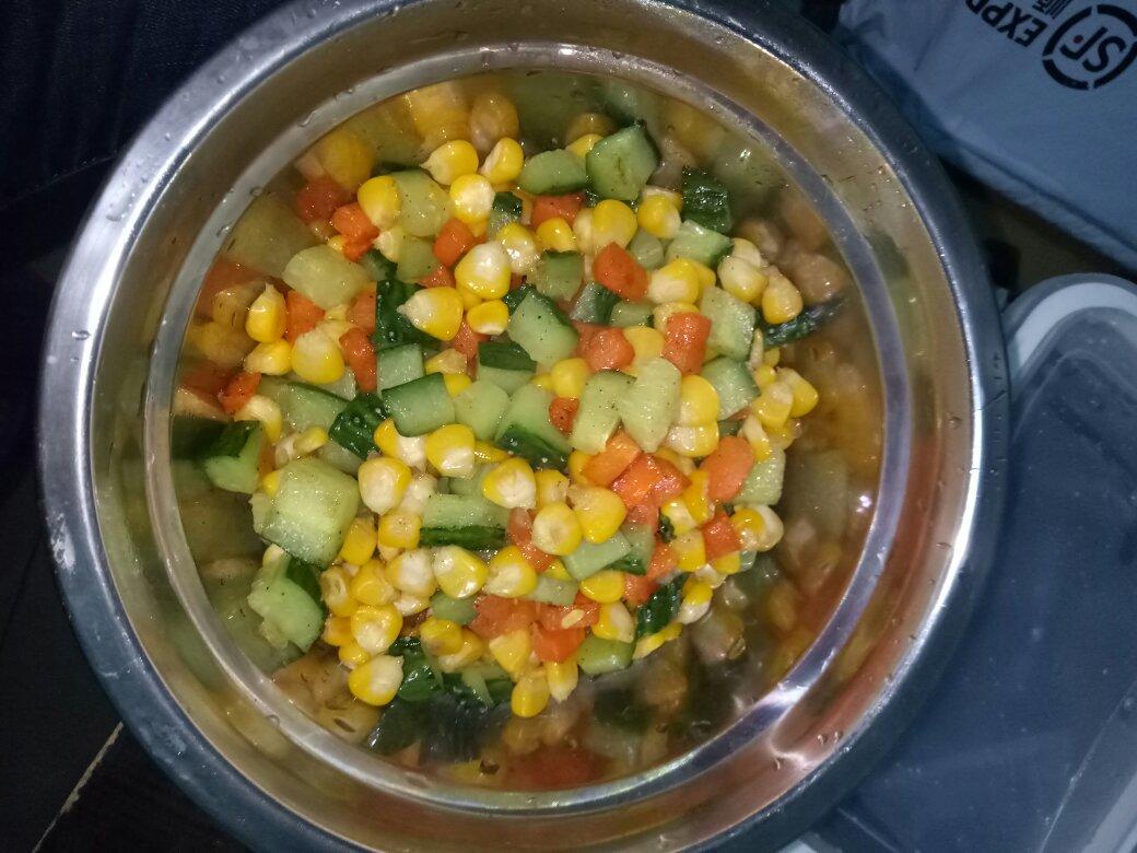 胡萝卜玉米炒黄瓜