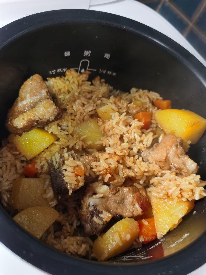喷香排骨焖饭（爆好吃）