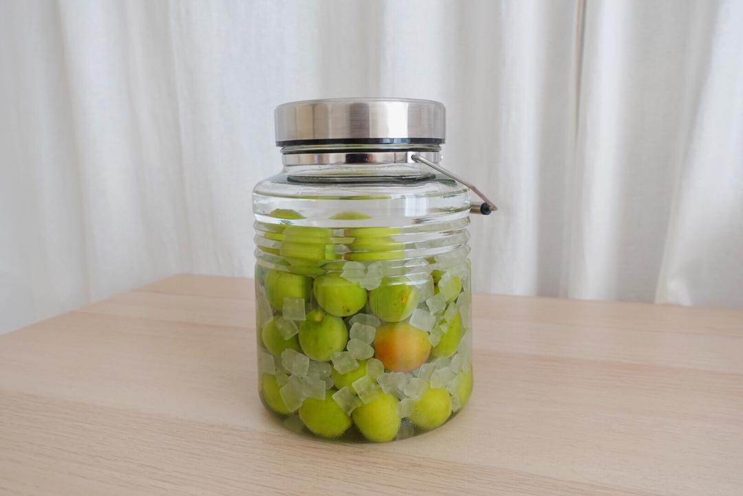 梅子季节来临自制青梅酒的做法