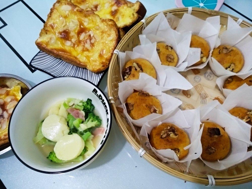 简简单单的香蕉核桃蛋糕（很香很香的咧）