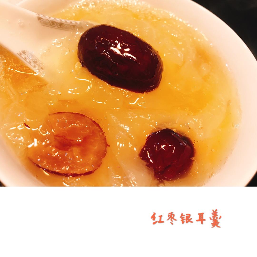 银耳百合莲子羹（清热润肺）