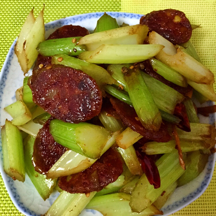 西芹炒腊肠（热菜）