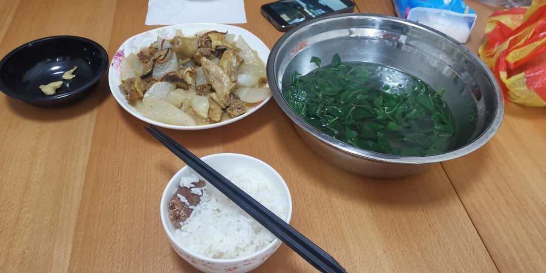 萝卜焖鸡腿