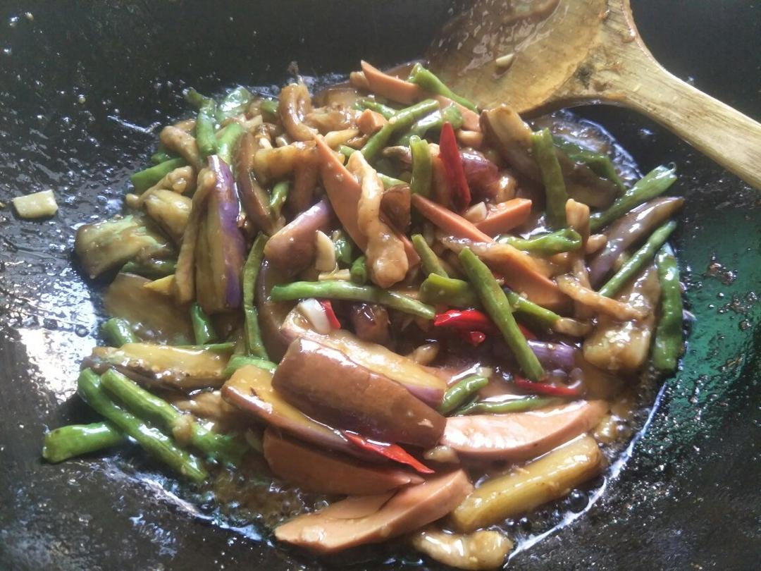 五花肉豆角烧茄子