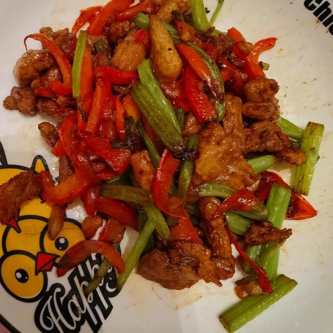 能干三碗饭的芹菜炒肉