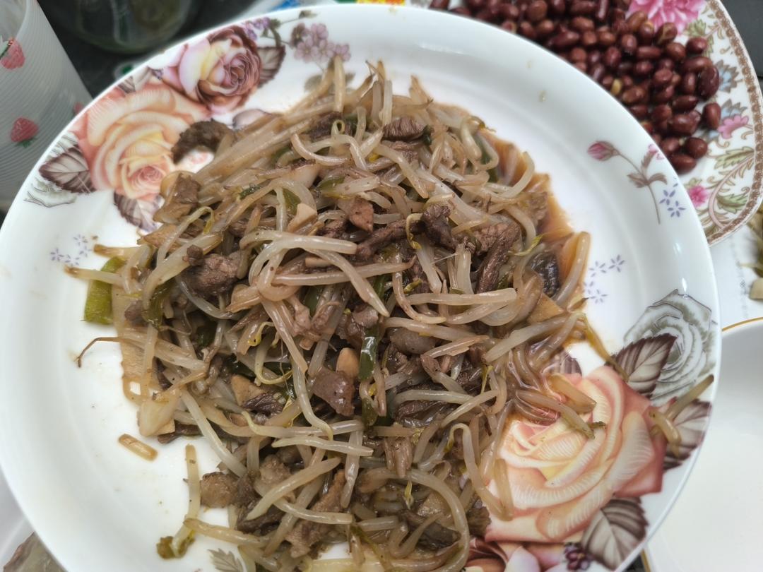 绿豆芽炒肉