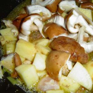 土豆香菇烧鸡腿儿的做法 步骤5