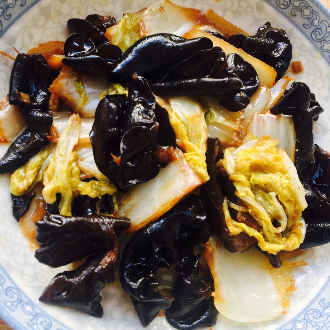 绮儿做的白菜炒木耳