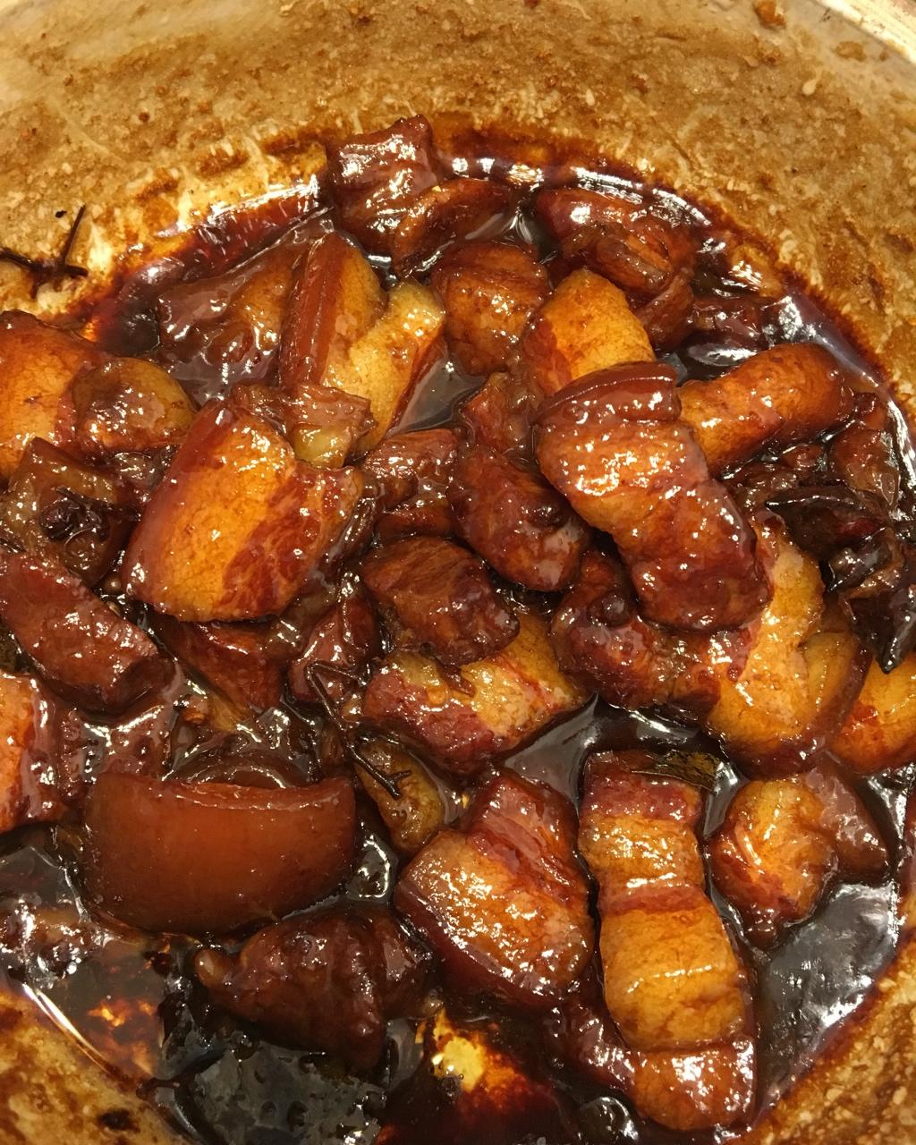 语禾妈做的吃着碗里望着锅里的红烧肉