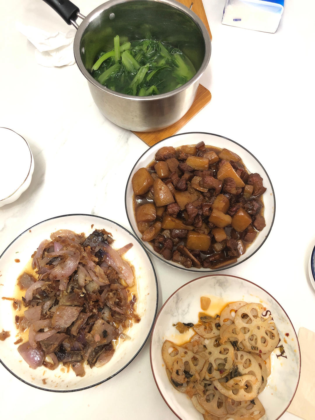 红烧肉炖鹌鹑蛋