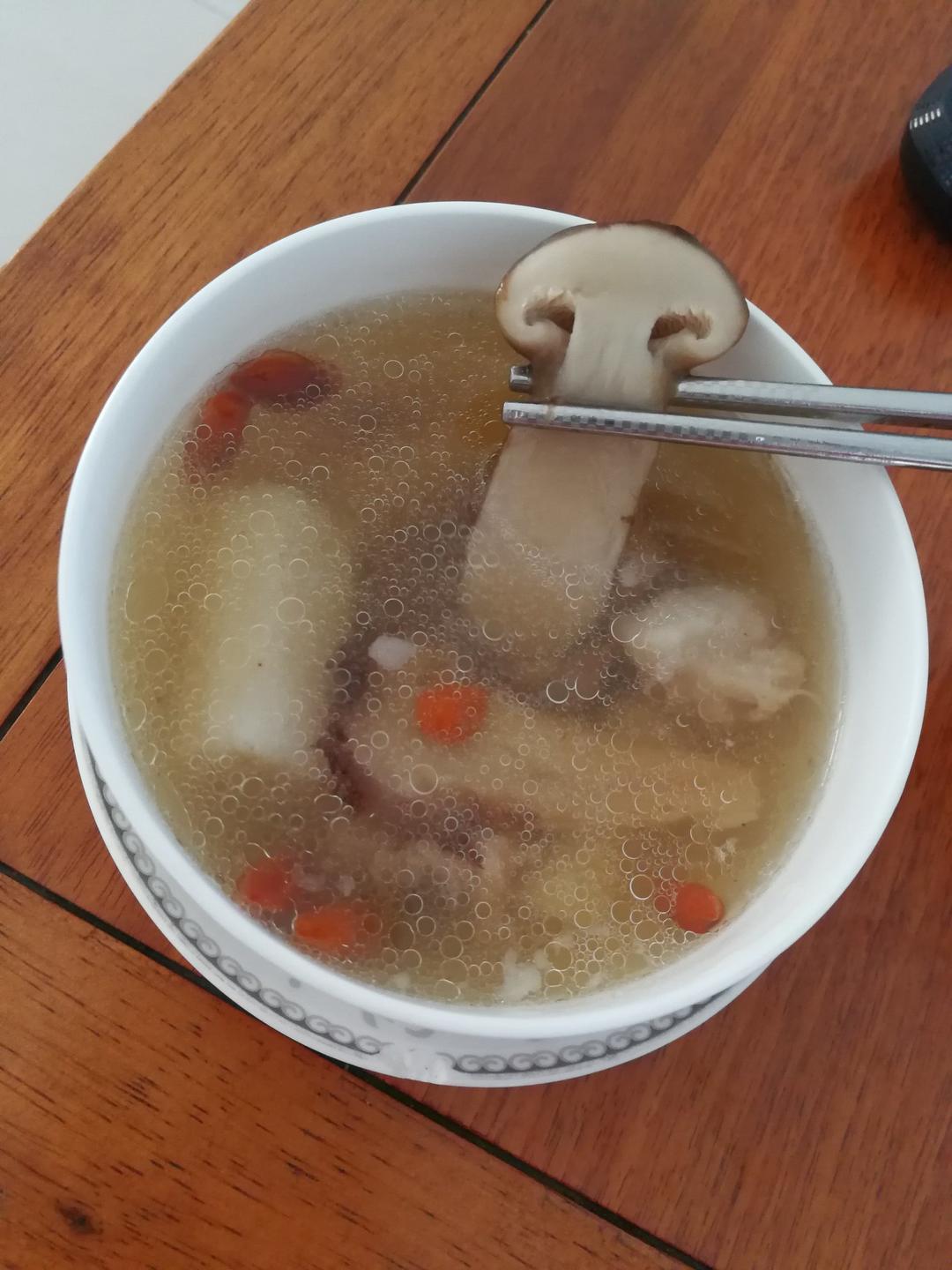 广东老火汤-姬松茸花胶西施汤