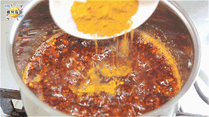 使用15种材料熬制的秘制辣椒油，用量比例与制作技巧一次性大公开的做法 步骤9