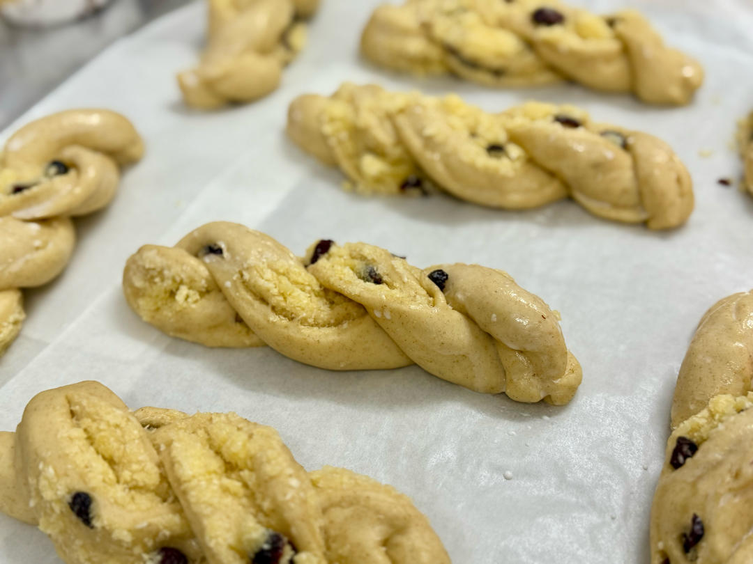 这面包也太香了，新手也能轻松做出来的椰蓉提子卷！