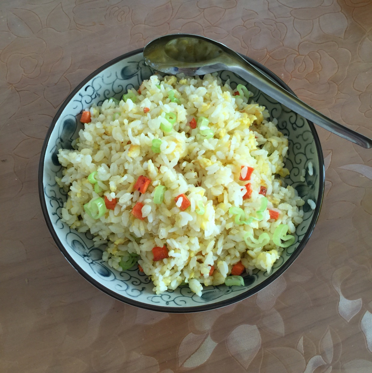 石头蛋子de嫲嫲做的葱油蛋炒饭