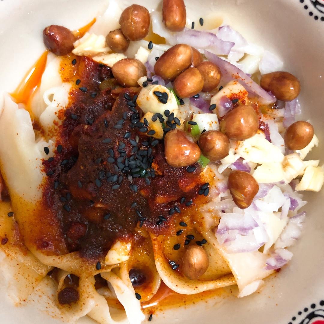 大碗宽面（油泼扯面）