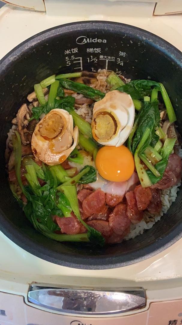 【咸蛋黄煲仔饭】