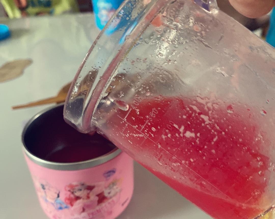 西瓜汁（纯手工，再也不用担心喝饮料变胖了！）