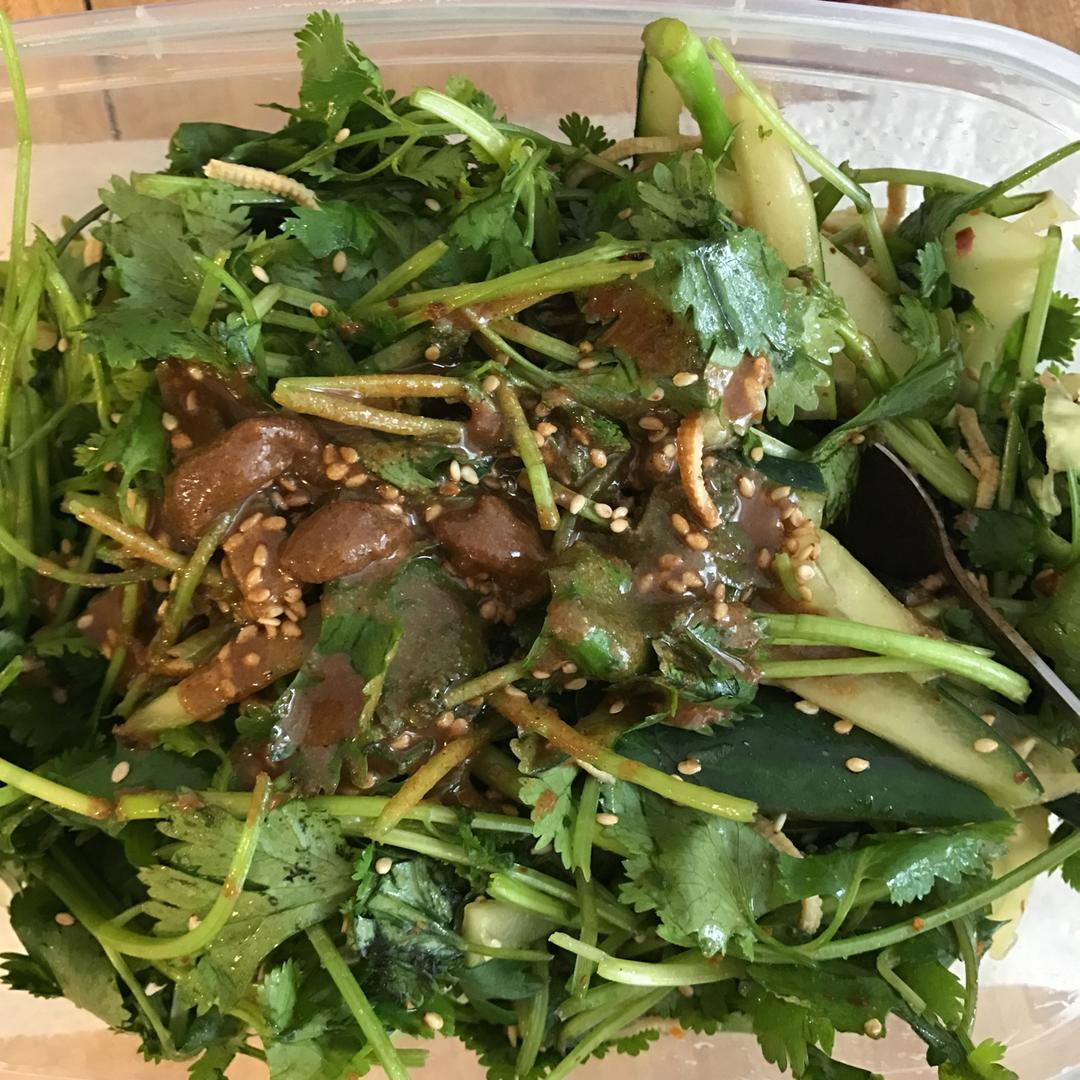 超快手的凉拌千张黄瓜胡萝卜丝