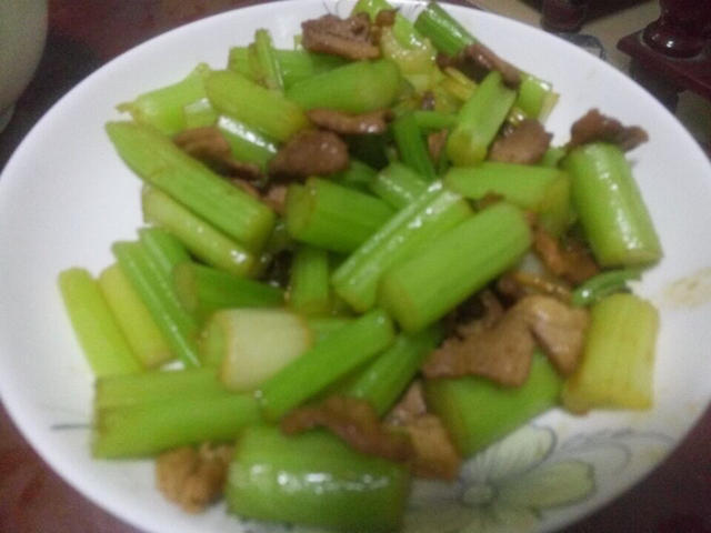 芹菜炒肉