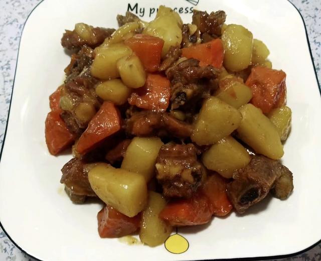 胡萝卜土豆焖排骨的做法