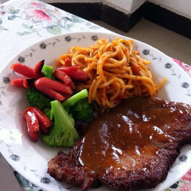 黑椒牛排（配土豆/鸡蛋，意面/蔬菜）