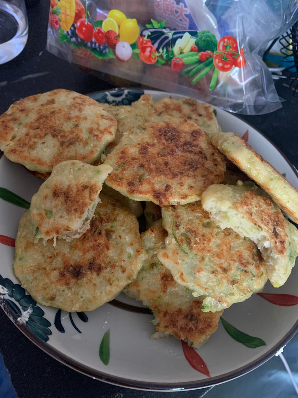 香煎卷心菜鸡肉虾饼