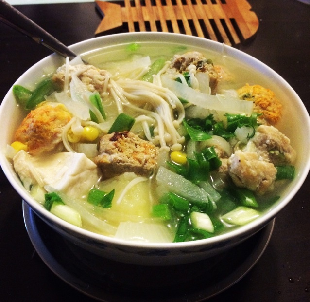 【10分钟系列】白萝卜豆腐圆子汤