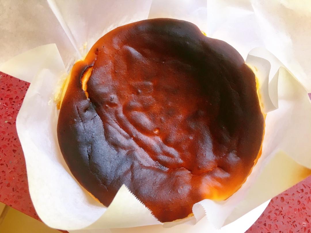 “烧伤”的奶酪蛋糕Burnt cheese cake