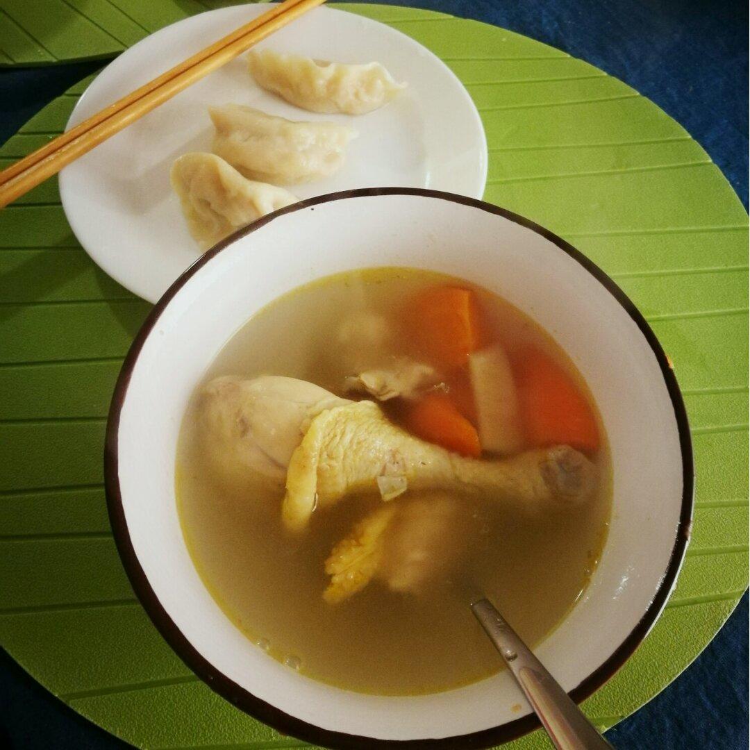 三黄鸡炖汤