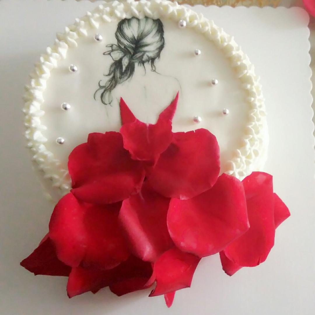 玫瑰花瓣生日蛋糕