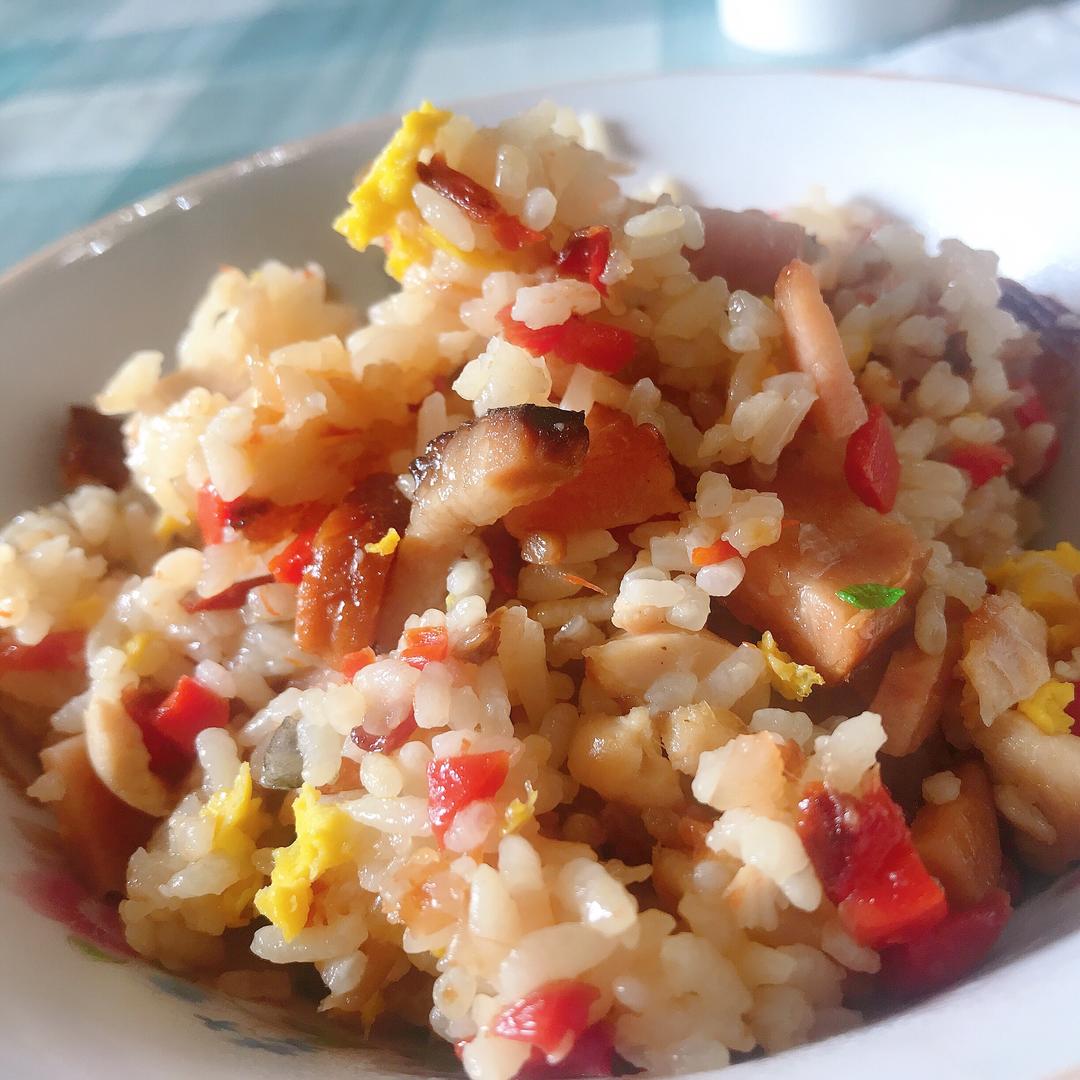 家常酱油肉咸鱼粒杂烩饭的做法