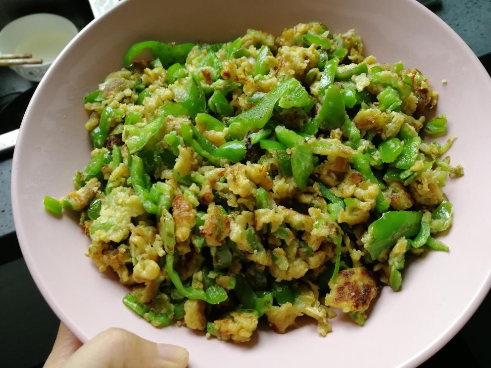 辣椒炒鸡蛋煎面粉的做法