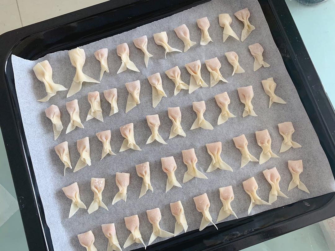 金鱼小馄饨包法