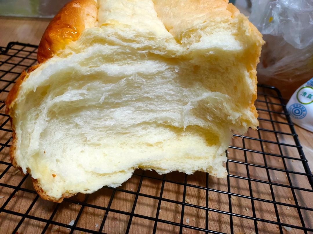 鲜奶液种超熟吐司
