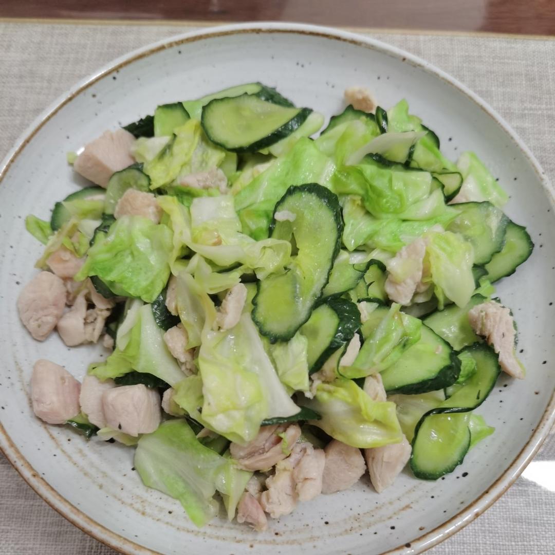 紫甘蓝黄瓜炒鸡丁