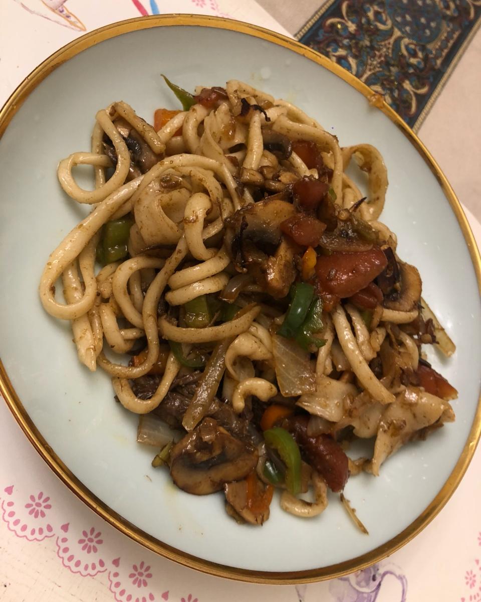 孜然牛肉炒拉条 家常面条百吃不厌的美味做法