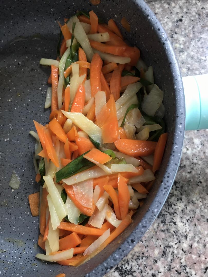 比肉好吃两大碗饭吃光光👉土豆红萝卜丝