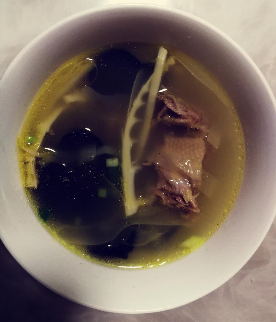 笋尖木耳老鸭汤