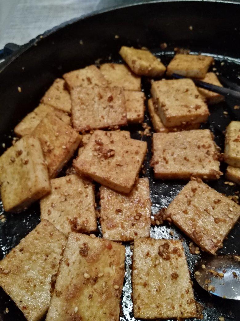 完胜路边摊：香煎孜然豆腐