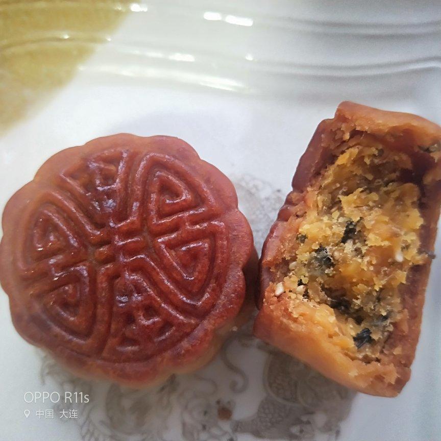 蛋黄肉松月饼(隔夜回油)
