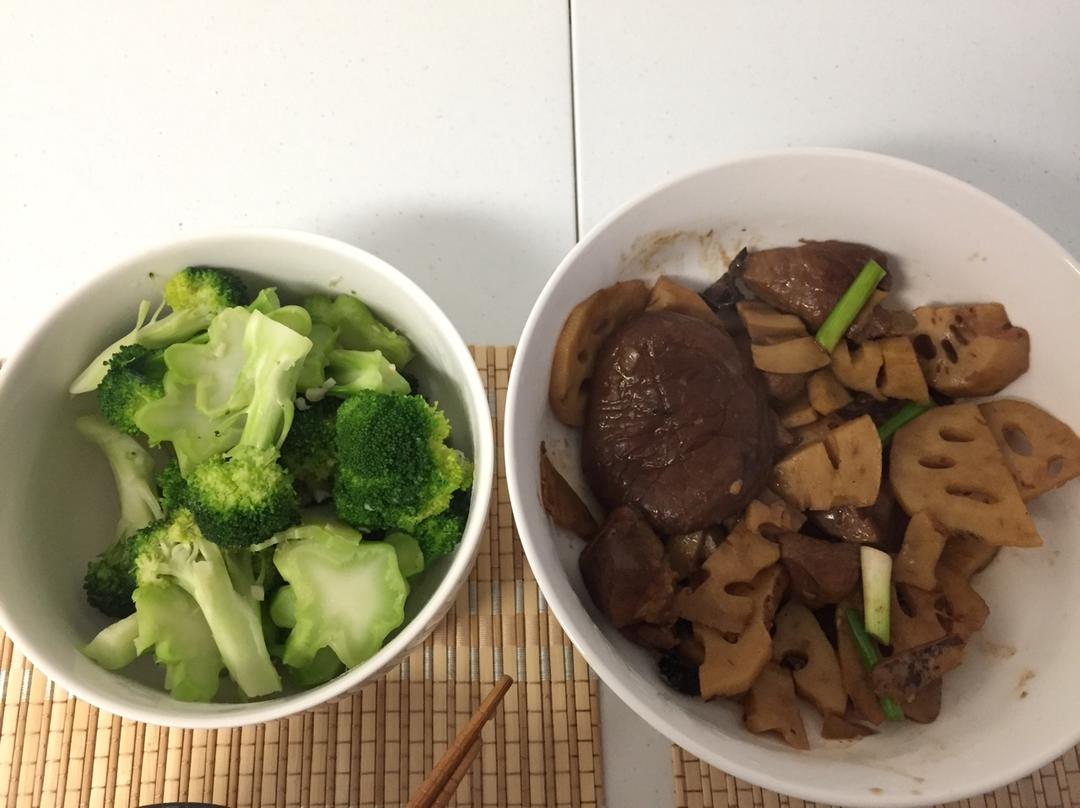 南乳莲藕煮排骨