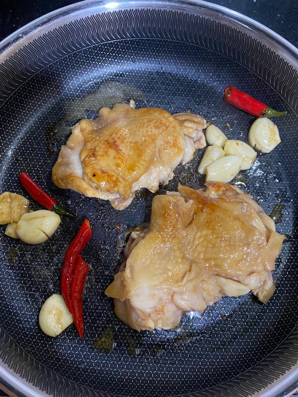 masa 炖煮蒜辣鸡腿肉的做法